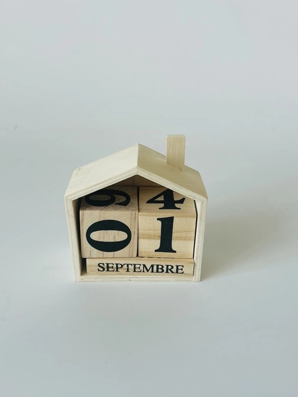 Calendar din lemn