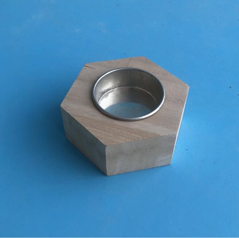 Sfeșnic hexagonal din lemn